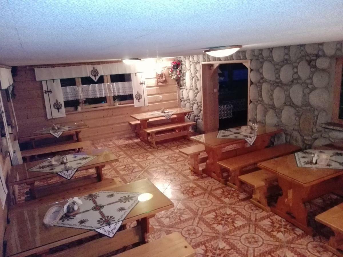 Pokoje Goscinne U Elzbiety Ciche Małe エクステリア 写真